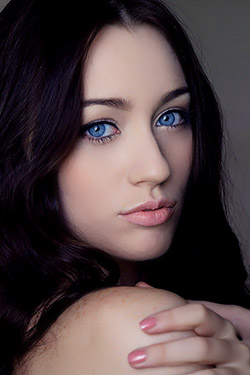 Stunning Blue-Eyed Teen Zsanett Tormay in Cosmima via Met-Art